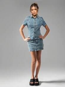 MISSGUIDED Fitted Button-Up Denim Shirt Top Western Style Cinched Waist Structured Silhouette Versatile Casual Spring Summer Fashion Statement Piece - Light Wash - View 3