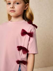 SHEIN Camiseta de cuello redondo para niñas jóvenes y elegante con decoración de lazo rosa, primavera/verano - Rosa - Ver 3