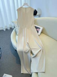 GlowEve Women's Elegant Sleeveless Jumpsuit With Decorative Pockets & Metal Buttons, Slim Fit Straight Leg, Spring/Summer