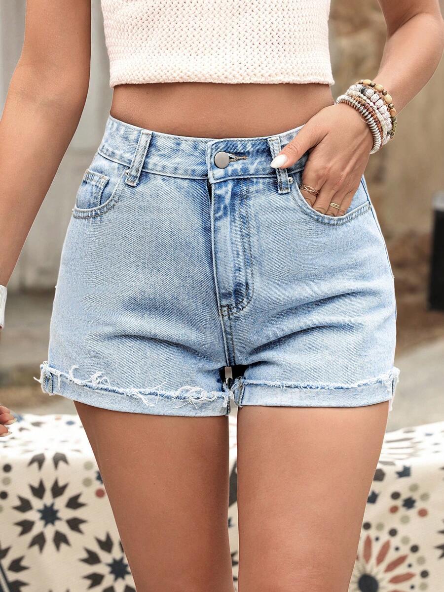 SHEIN Tall Shorts vaqueros altos con desgaste y bajo deshilachado en azul claro lavado