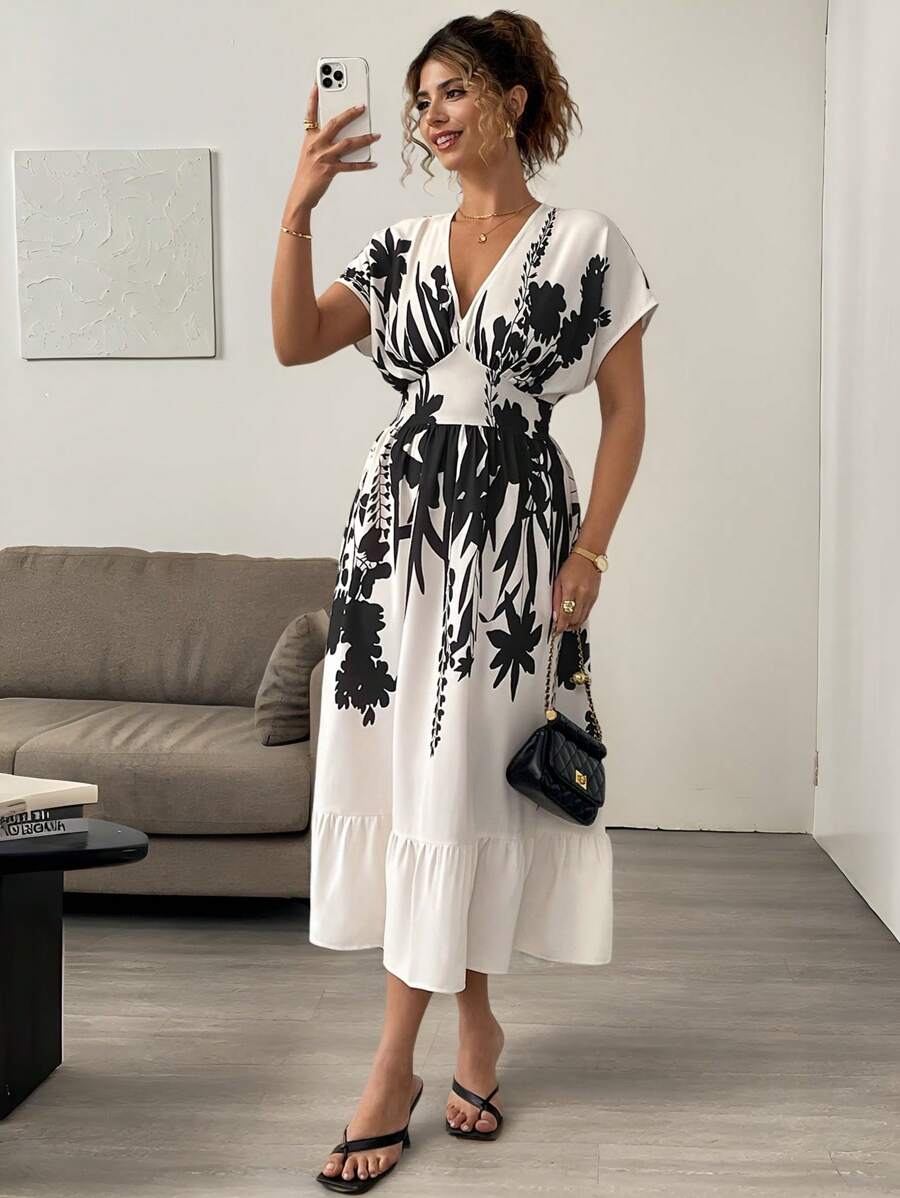SHEIN Unity Vestido corto de verano en talla grande con estampado de colocación, contraste de color, hombros caídos, fruncido y escote en V profundo a la cintura - Multicolor - Ver 1