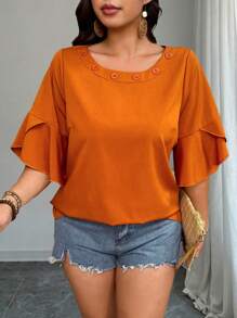SHEIN LUNE Plus Size Wrinkled Textured Fabric Round Neck Rivet Trim Sleeve Asymmetrical Hem Ruffle Hem 3/4 Sleeve Casual Commuting Blouse