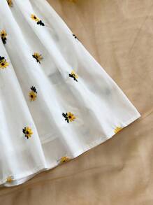 Soleia 女士度假休闲雏菊刺绣束腰系带蝴蝶结 A 字形可爱迷你夏季连衣裙 - 白色 - 查看 3