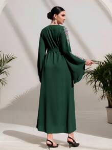 Al Najma 女士几何印花 V 领长袖阿拉伯风格连衣裙 - 墨綠色 - 查看 4
