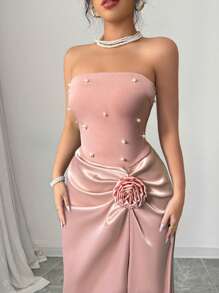 Rafferiza Damen schwarzes bandloses figurbetontes Kleid mit geraffter Taille, Farbblocking und 3D Blumendekor