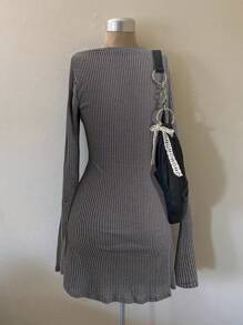 Sunspun Vestido negro pequeño con cuello en V, manga larga, cintura ajustada y encaje