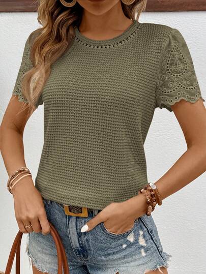 SHEIN Frenchy Camiseta de verano informal para mujer con mangas de volantes con estampado jacquard de punto, tela de gofre transpirable y cómoda, Top de crochet.