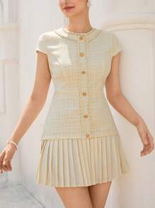 Aveloria Rosie فستان قصير نسائي ذو أكمام قصيرة ومطابق للخصر بأسلوب فرنسي عتيق أنيق، مزين بأزرار معدنية وقماش تويد في نمط رقعي، كول دائري الرقبة