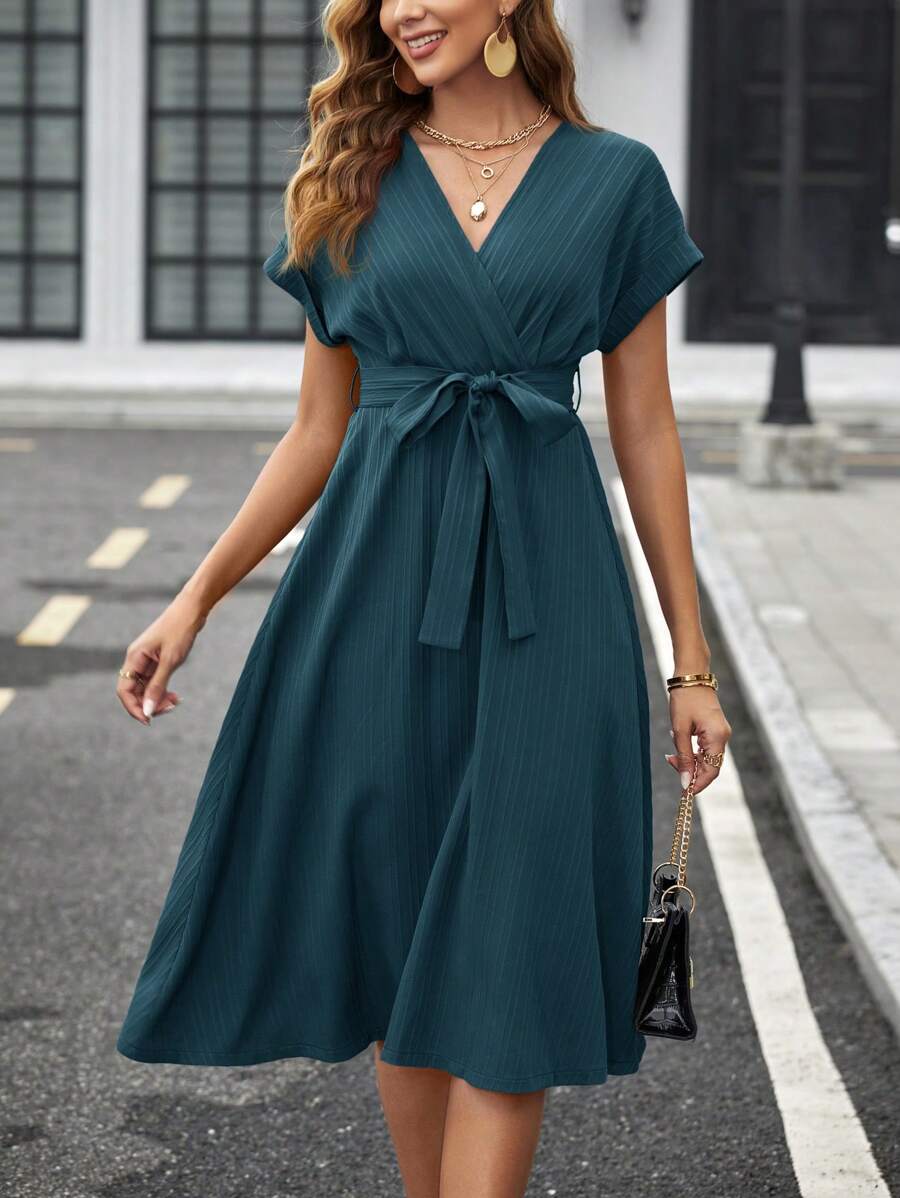 SHEIN Clasi V 领交叉纯色腰带短袖中长款女式连衣裙 - 水鴨藍 - 查看 1