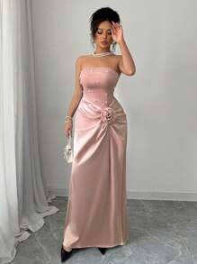 Rafferiza Damen schwarzes bandloses figurbetontes Kleid mit geraffter Taille, Farbblocking und 3D Blumendekor