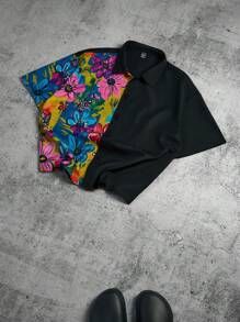 Manfinity Hypemode Camisa casual de manga corta negra con estampado floral y grafiti colorido en la parte delantera para hombres