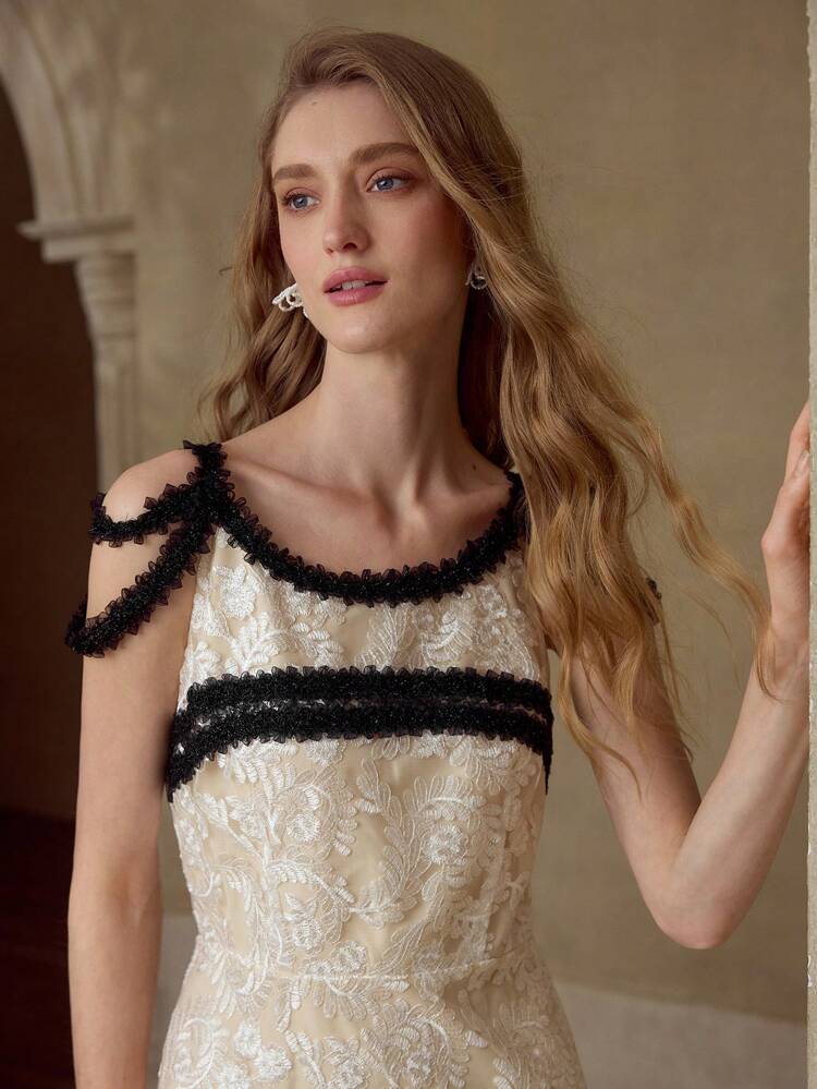 CONTRAST LACE EMBROIDERY DRESS