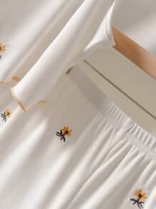 CosyJoli Plus Size Women Casual Minimalist Preppy-Style 2Pcs Knit Set, Daisy Embroidered Camisole Top + Shorts, Suitable For Loungewear - White - View 5