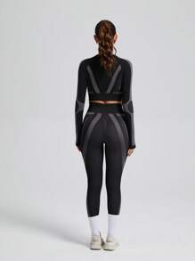 Easithlete 欧美风格运动瑜伽套装，高腰瑜伽裤和健身夹克，2件套 - 黑色 - 查看 2