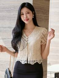 DAZY Blusa de verano elegante para mujer con cuello en V, mangas abullonadas y tejido texturizado