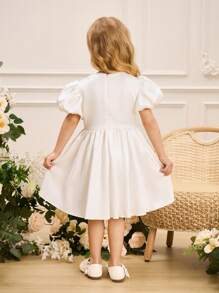 SHEIN Glamorique Kids Robe d'été à manches bouffantes avec fleurs brodées pour jeune fille