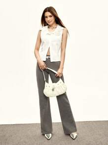 Rina Fox Élégante blouse sans manches de navetteur avec décor floral 3D de couleur unie - Blanc - Voir 2
