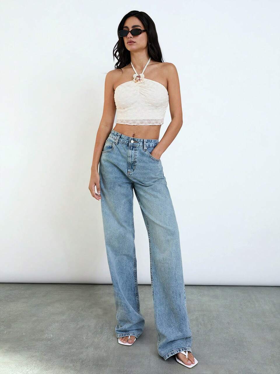 SHEIN Maija 2025年夏新作 スタイリッシュでエレガントなビジネスカジュアル卒業祝い セレモニー ウェディングゲスト 日常的に使える メタル刺繍 フローラルレースホルターネック リボンタンクトップ