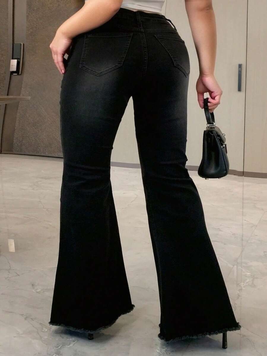 Dazy Plus Calça jeans feminina longa flare com lavagem elástica e efeito desgastado, ideal para todas as estações. - Preto - Ver 1