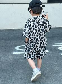 SHEIN 2 Pieces Young Boy Casual Sports Leopard Print Shirt And Shorts Set,Summer Kids Outfits For School,Daily Leisure,Vacation,Travel,Birthday Party - Multicolor - View 2