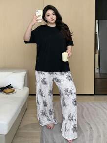 Dazy Plus Conjunto de ropa de dormir con top de cuello redondo de manga corta de corte holgado con estampado total y pantalones de pijama