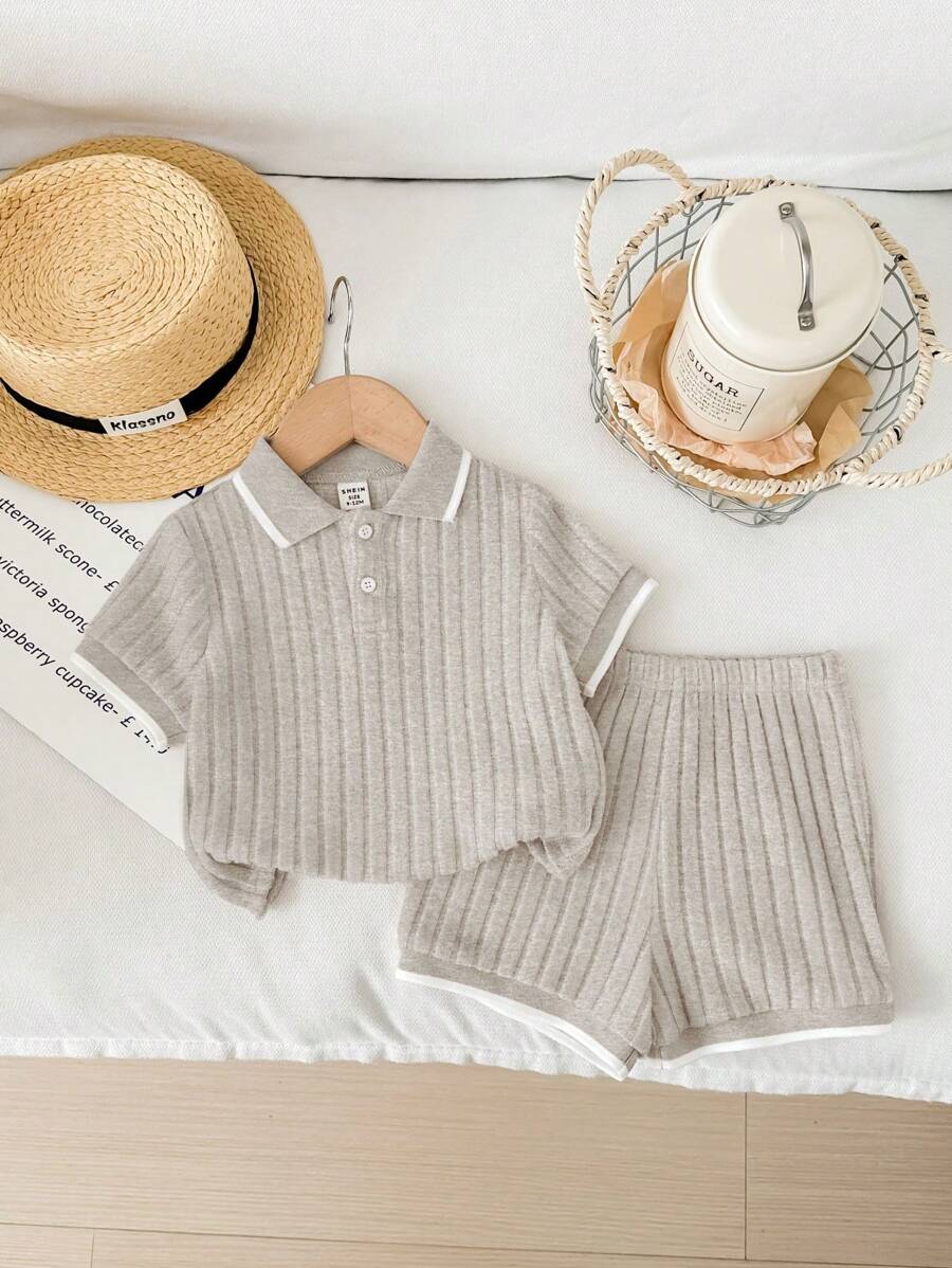 SHEIN LMoss Kids 2 件装男女通用婴儿纯色针织柔软马球领短袖半拉链上衣和松紧腰短裤套装