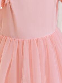 SHEIN Glamorique Kids Vestido de niña con mangas de malla con cuentas de perlas, el diseño de perlas se ve noble y elegante, adecuado para fiestas, reuniones y varias ocasiones, mostrando una noble gracia