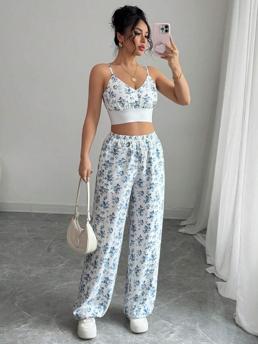 SHEIN PETITE Set de 2 piezas con top corto de tirantes con estampado y shorts de tiro alto de pierna ancha - Azul - Ver 1