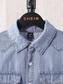 SHEIN 男童两件套时尚休闲浅蓝色天丝牛仔套装，舒适宽松，短袖牛仔衬衫搭配宽松舒适的松紧腰牛仔短裤，柔软舒适，适合日常穿着，四季皆宜。 - 淺色水洗藍 - 查看 4