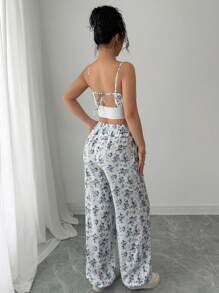 SHEIN PETITE Set de 2 piezas con top corto de tirantes con estampado y shorts de tiro alto de pierna ancha - Azul - Ver 2