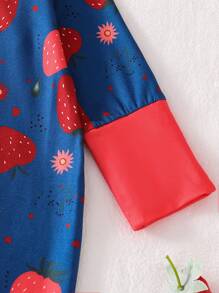 Barboteuse à manches longues, fermeture éclair, imprimé de fraises mignonne et élégante pour bébé fille. Combinaison confortable pour le printemps, l'automne et l'hiver