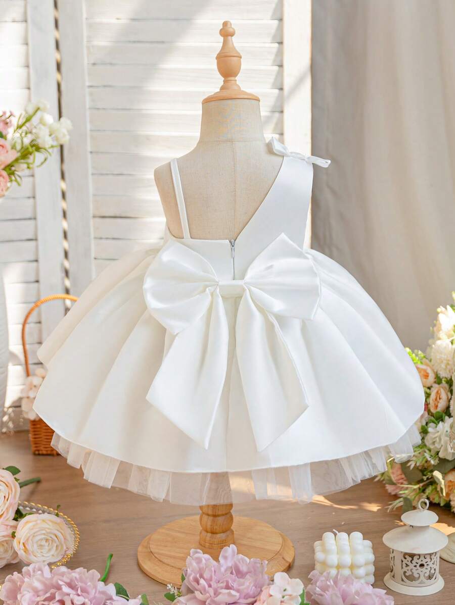 SHEIN Glamorique Kids 女婴公主裙，适合生日派对、婚礼、节日等场合，白色缎面材质，白色薄纱蓬蓬裙，大蝴蝶结裙摆，适合正式场合、钢琴演奏、派对或特殊活动，夏季穿着，欧美风格 - 白色 - 查看 1