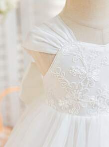 SHEIN Glamorique Kids Đầm dạ hội, sinh nhật, cưới, dự tiệc cho bé gái, đầm công chúa ren satin với chân váy voan, thiết kế nơ có thể tháo rời, phù hợp cho các dịp trang trọng, biểu diễn piano, chụp ảnh, mùa hè, phong cách Châu Âu & Mỹ. - trắng - Xem 3
