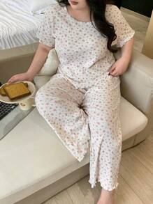 Dazy Plus Conjunto de pijama con top de manga corta con cuello redondo ajustado y pantalones de casa con estampado floral diminuto