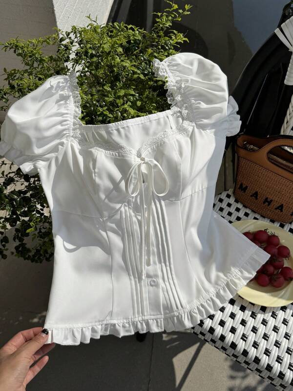 Sweetra Blusa blanca cómoda y versátil con cuello cuadrado, mangas abullonadas, encaje y lazo