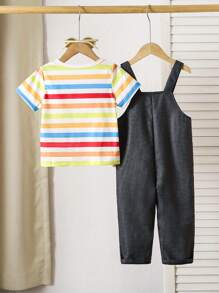 SHEIN Set de 2 piezas de camiseta a rayas de colores y pantalones tipo babero con estampado de dibujos adorables para bebé niño, perfecto para usar en verano - Multicolor - Ver 2