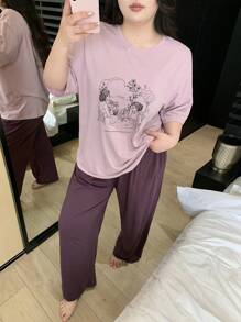 Dazy Plus Bộ đồ ngủ Pijama cổ tròn tay ngắn rộng rãi in họa tiết cỡ lớn kèm quần cạp chun - Màu tím - Xem 3