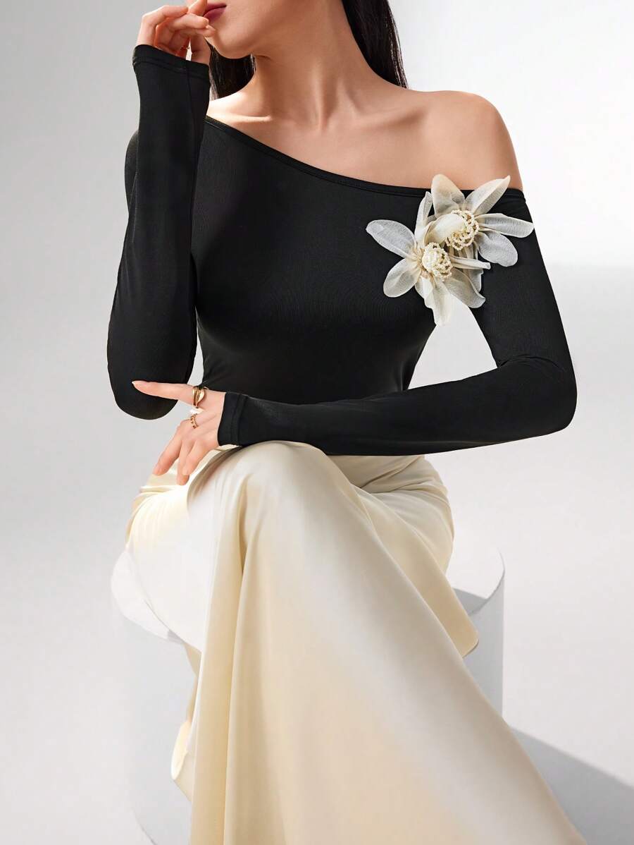 Modelyn Camiseta asimétrica elegante de mujer con decoración floral 3D - Negro - Ver 1