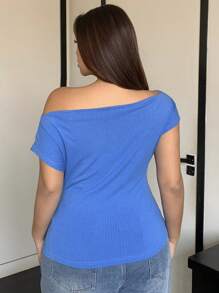 Dazy Plus Maglietta blu a maniche corte con spalle scoperte e avvolgente, taglie comode, adatta per primavera/estate