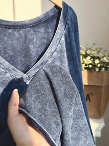SHEIN Unity Women's Grey Blue Denim Washed V-Neck Back Side Slit Loose Fit Short Sleeve T-Shirt,Soft & Comfortable Vintage Casual Summer City Break Daily Wear - Blue - View 3