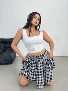Flirla Set casual da 2 pezzi da donna taglie forti, composto da top a canotta con scollo quadrato in tinta unita e gonna a quadri con fiocco davanti - Bianco - Visualizzare 4