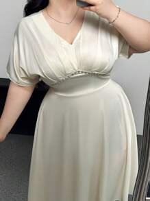 SHEIN Clasi 大码奢华高端简约 V 领褶饰腰部装饰连衣裙