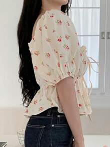 DAZY 女士方领收腰碎花泡泡袖短款荷叶边娃娃衫，适合度假和复活节穿着 - 米色 - 查看 4