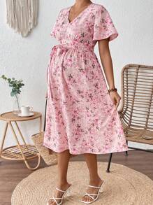 SHEIN Vestido casual de vacaciones con estampado floral, cuello en V, volantes y mangas cortas para embarazadas - Rosa - Ver 1