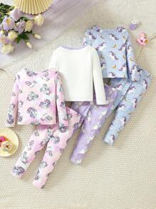 Eng anliegender Pyjama-Set für Baby Mädchen, Langarm T-Shirt und Leggings, mit niedlichem Einhorn Muster in lila, pink und blau Farben mit Regenbogen- und Sternenmotiven, erzeugt eine fröhliche und festliche Stimmung
