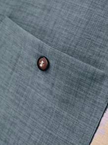 Manfinity Homme Camicia da uomo con vestibilità ampia, colore unico, con mezzo bottone, taschino sul petto e applicazione, senza collana
