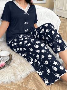 CottageSlumber Słodki koronkowy patchwork z dekoltem w serek i kwiatowym nadrukiem, supermiękki i przyjazny dla skóry, mleczny jedwab, plus rozmiar, swobodny, wygodny zestaw z krótkim rękawem i spodniami, obfity kwiatowy przepych, stroje