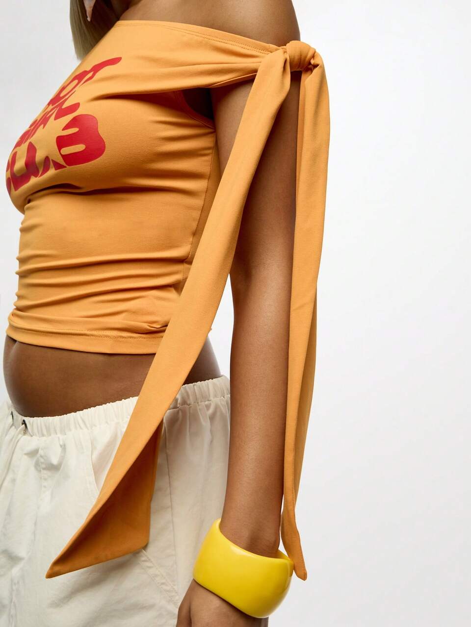 SUMWON Asymmetrisches Crop Top mit Schulter-Krawattendetail, Sommer Festival Party Club Tanz Aufführung Lässig Streetwear Y2K Mode Statement Top