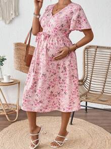 SHEIN Vestido casual de vacaciones con estampado floral, cuello en V, volantes y mangas cortas para embarazadas - Rosa - Ver 5