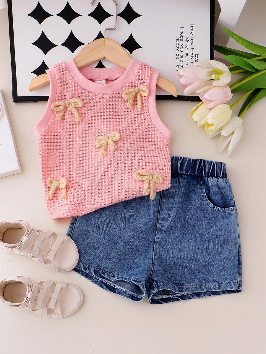 SHEIN Elladie kids 女童钩针镂空打底衫，蓝色牛仔短裤，甜美无袖玫瑰红蝴蝶结背心，夏季户外度假两件套 - 粉色 - 查看 1